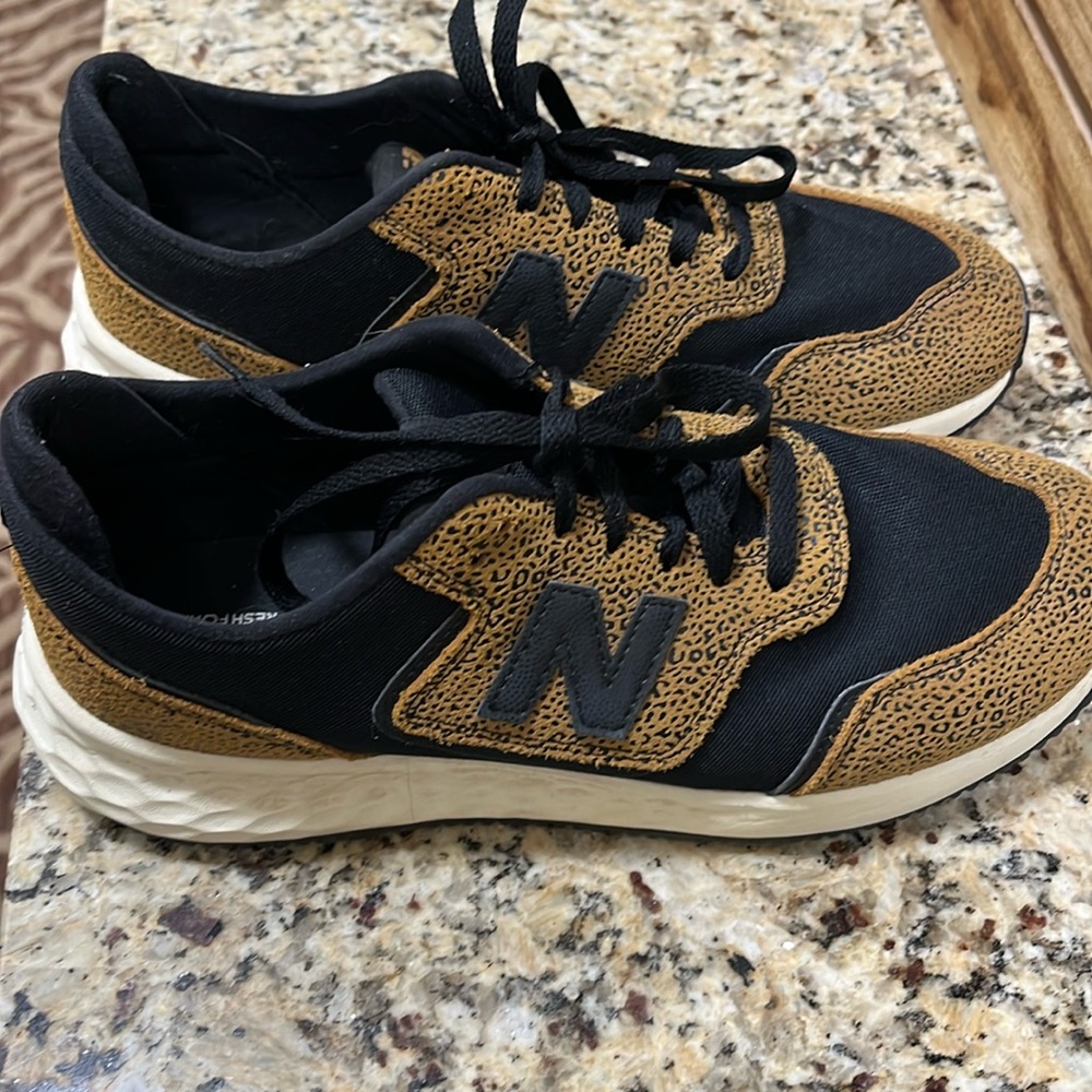 Like New cheetah print fashion sneakers